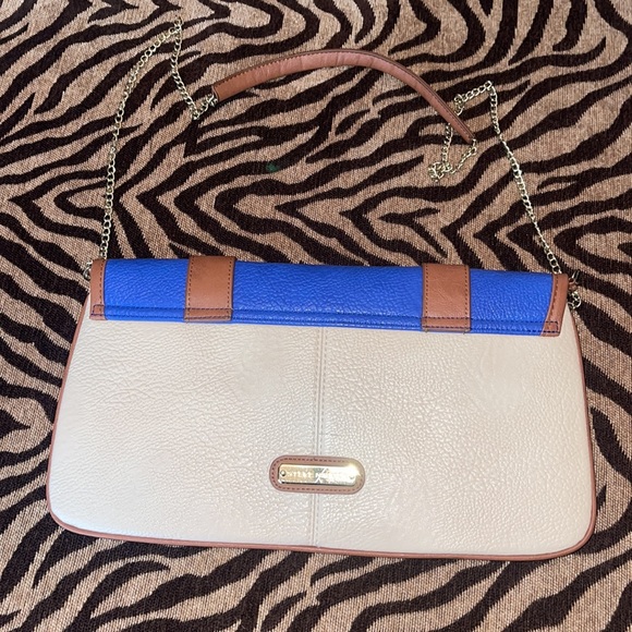 Steve Madden- Clutch and chain shoulder strap bag- great colors! - Picture 4 of 5